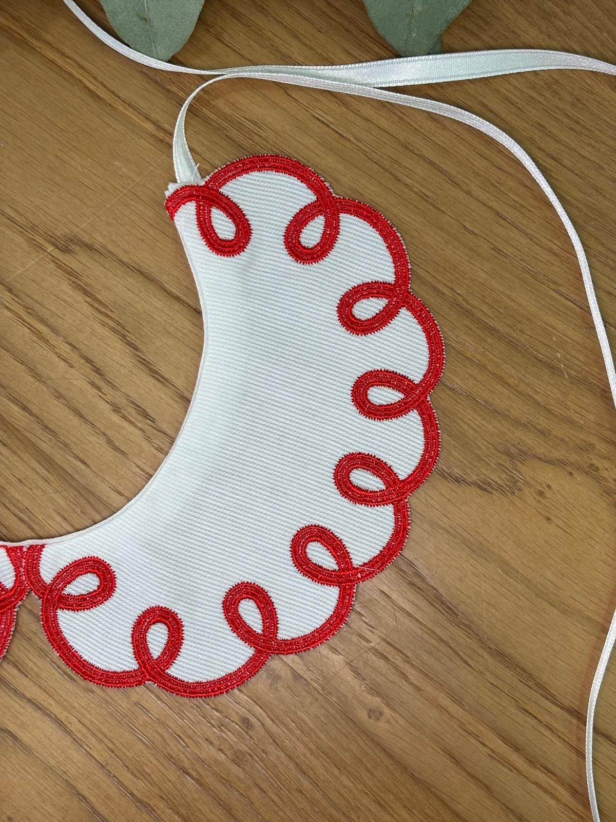 Colletto in piquet di cotone con ricamo