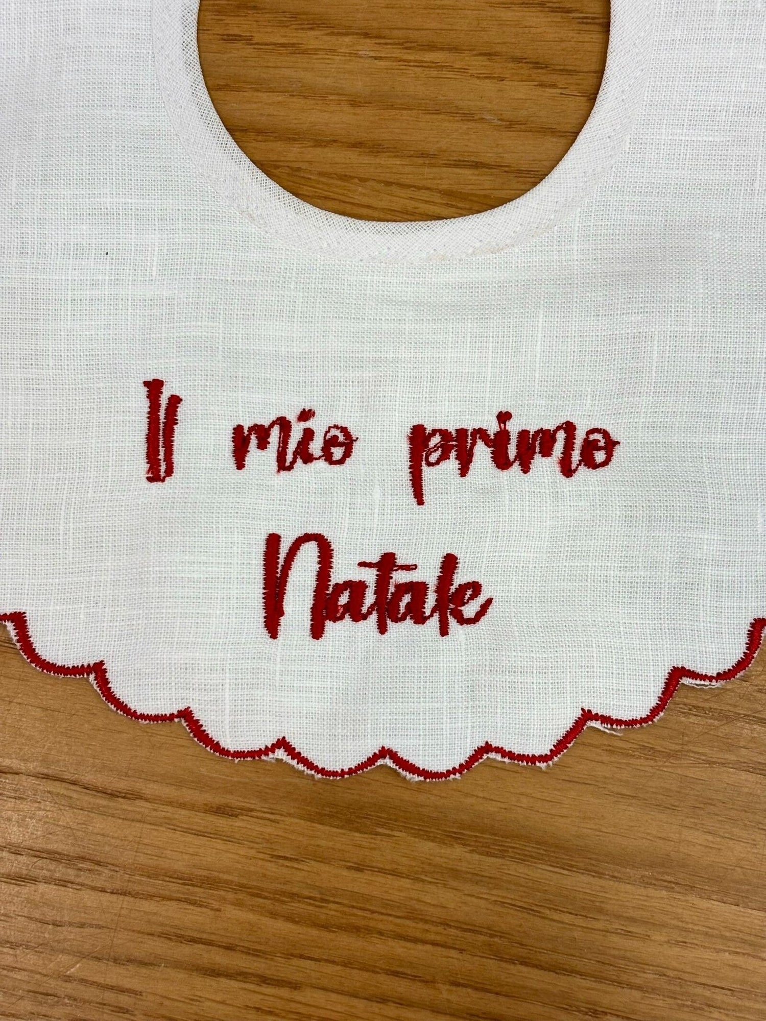 Bavaglino in lino con ricamo "il mio primo Natale"