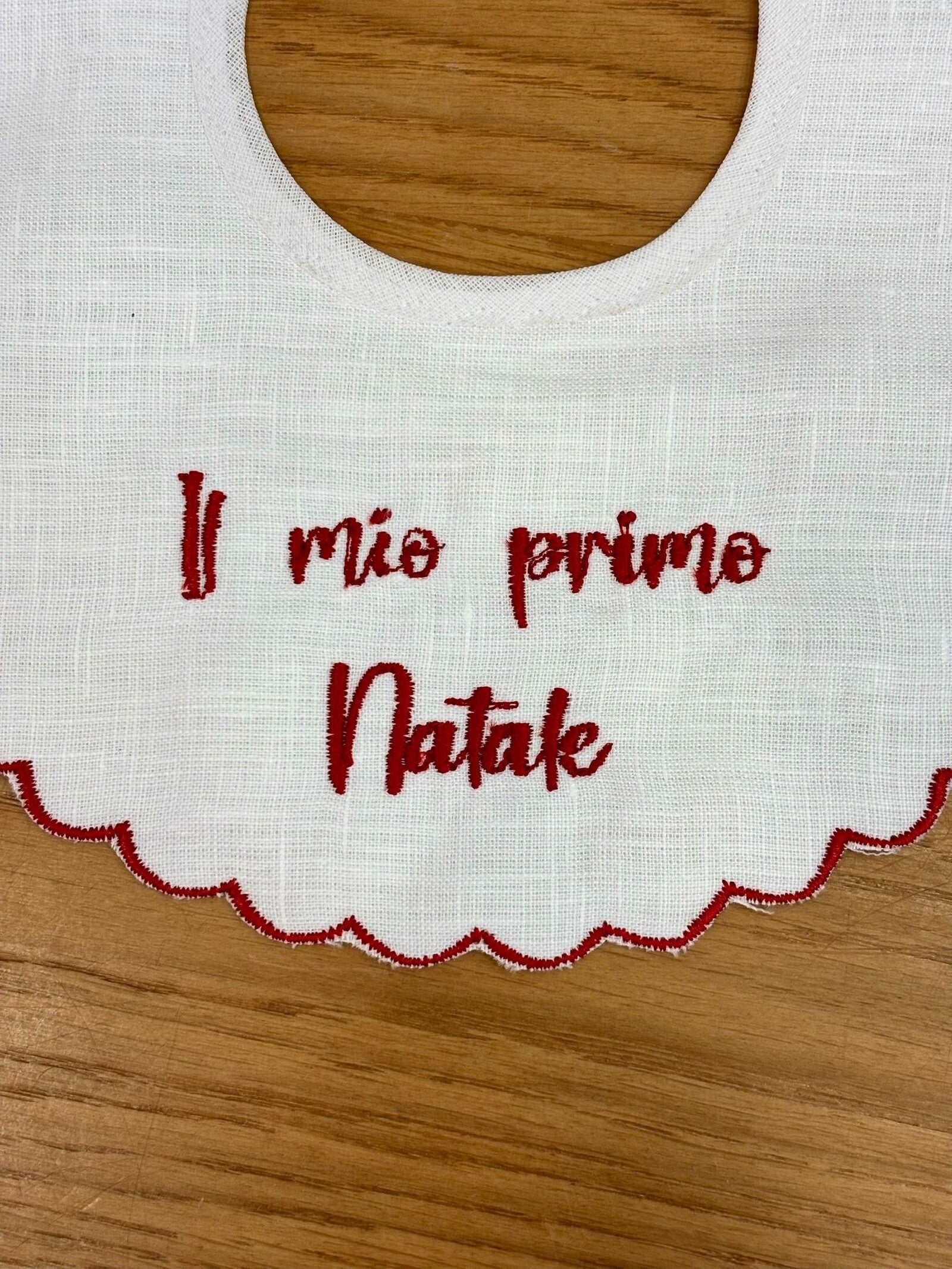 Bavaglino in lino con ricamo "il mio primo Natale"