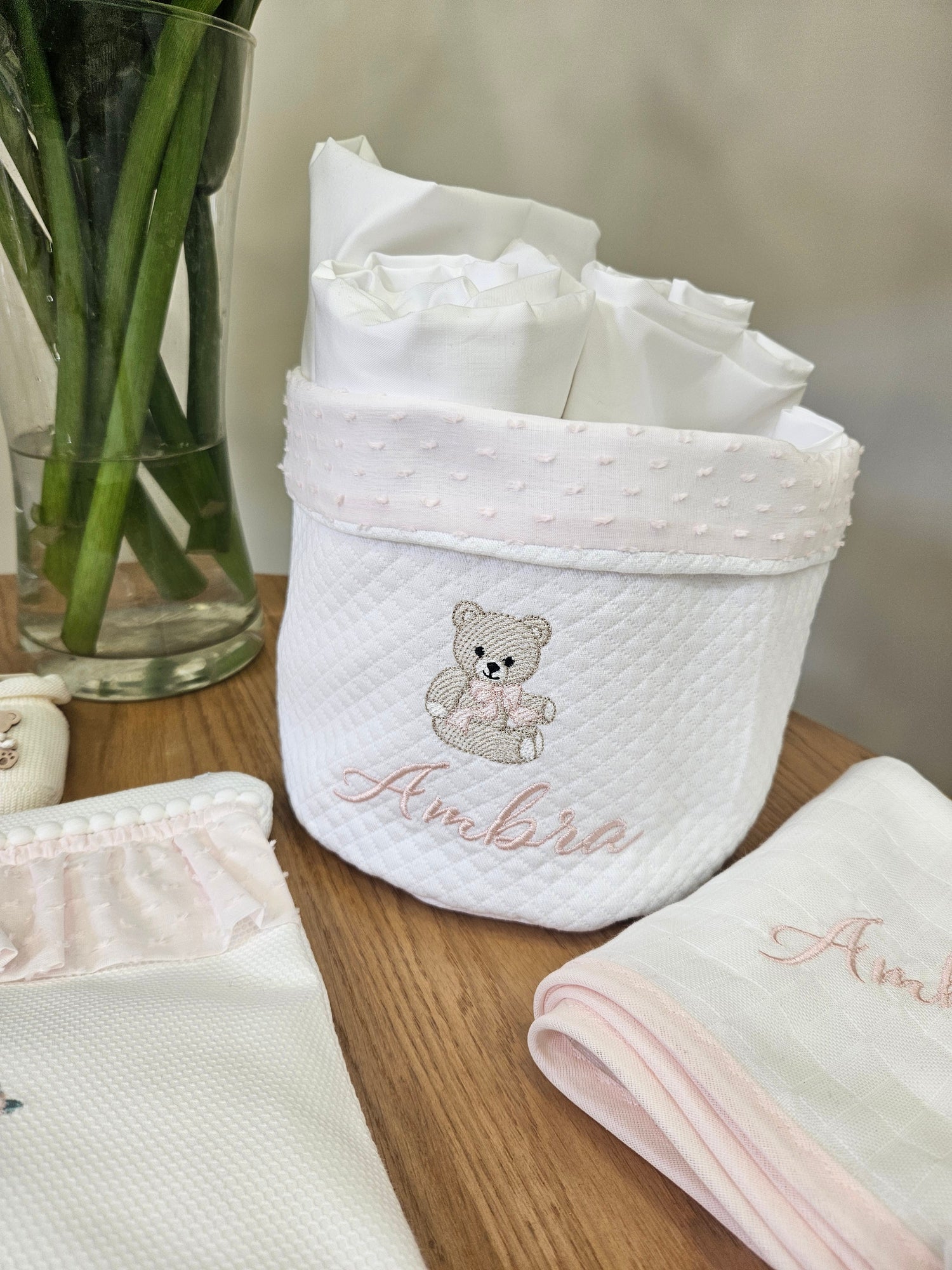 Cestino portatutto neonato rivestito in plumetis