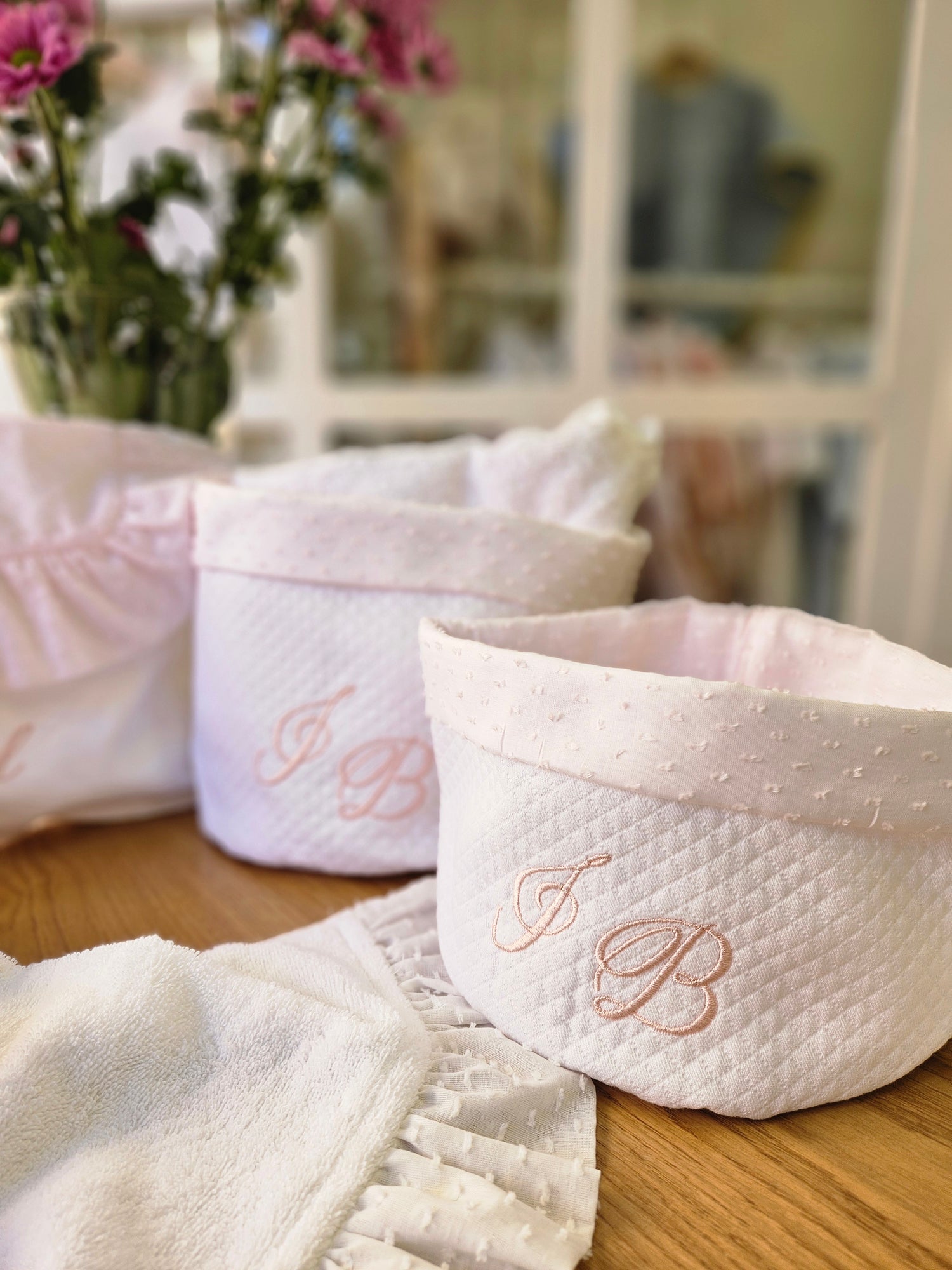 Cestino portatutto neonato rivestito in plumetis