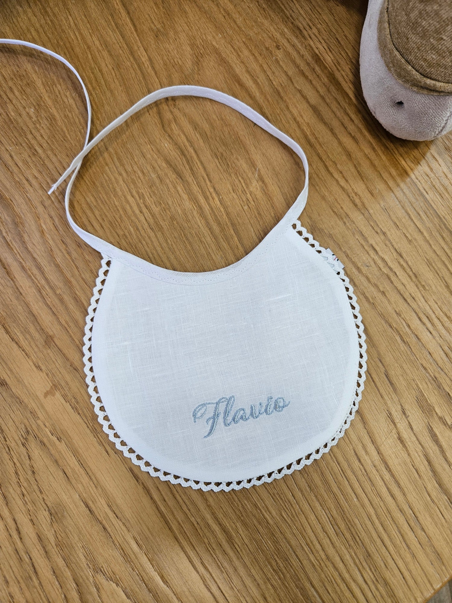 Bavaglino in lino con merlettino