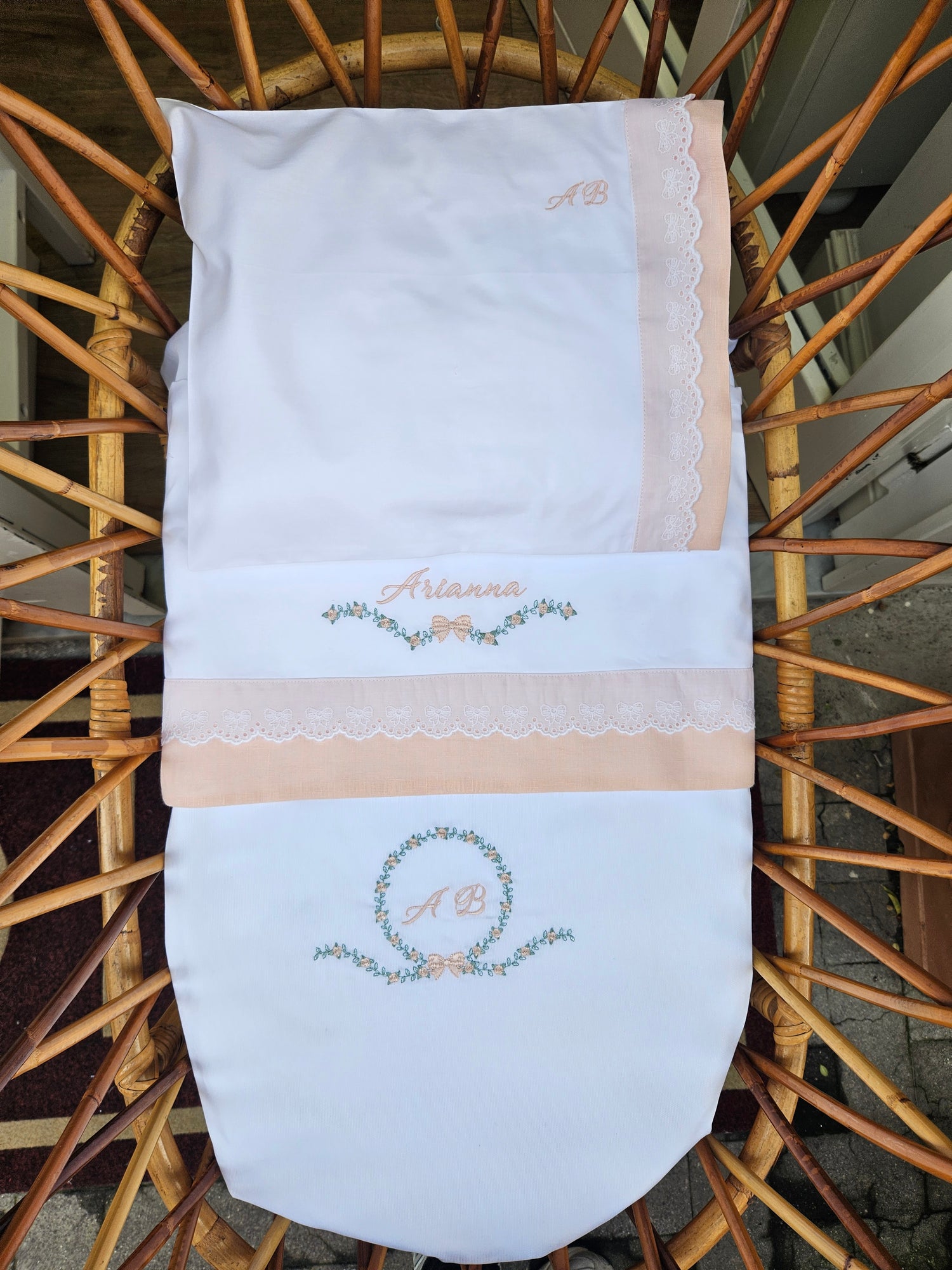 Lenzuolino con pizzo sangallo