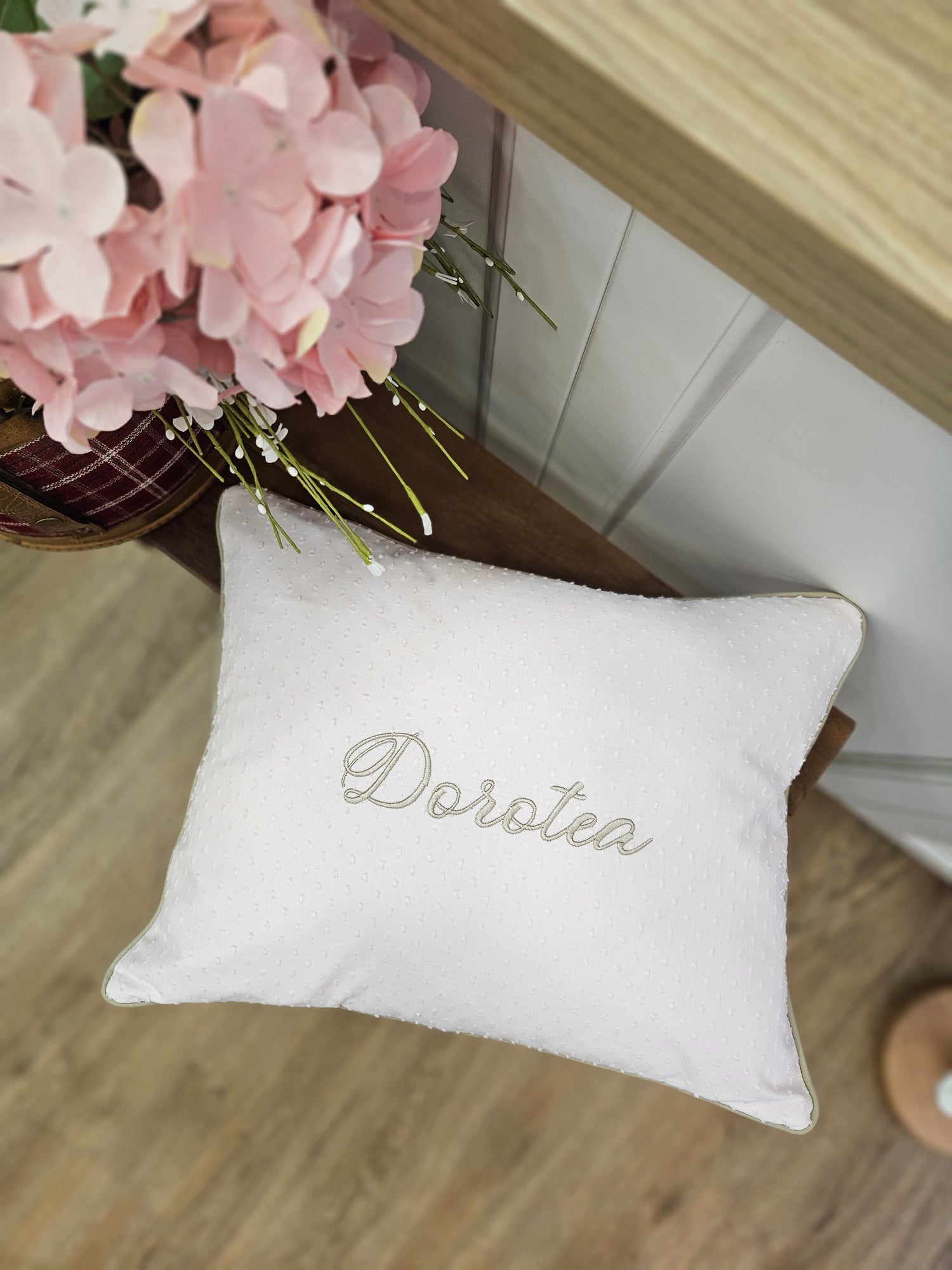 Cuscino decorativo in plumetis