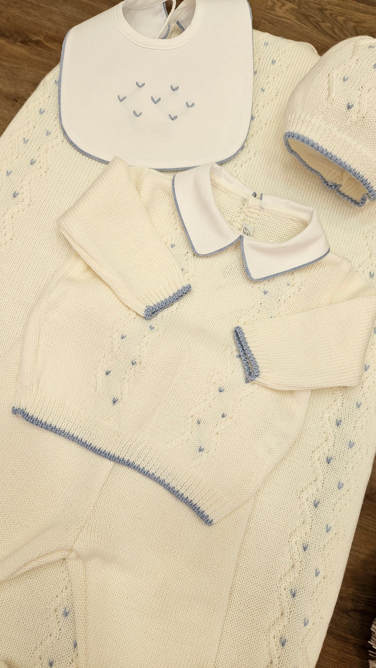Set Nascita in Lana panna – Golfino e pantaloni, Copertina, Cappellino e Scarpine