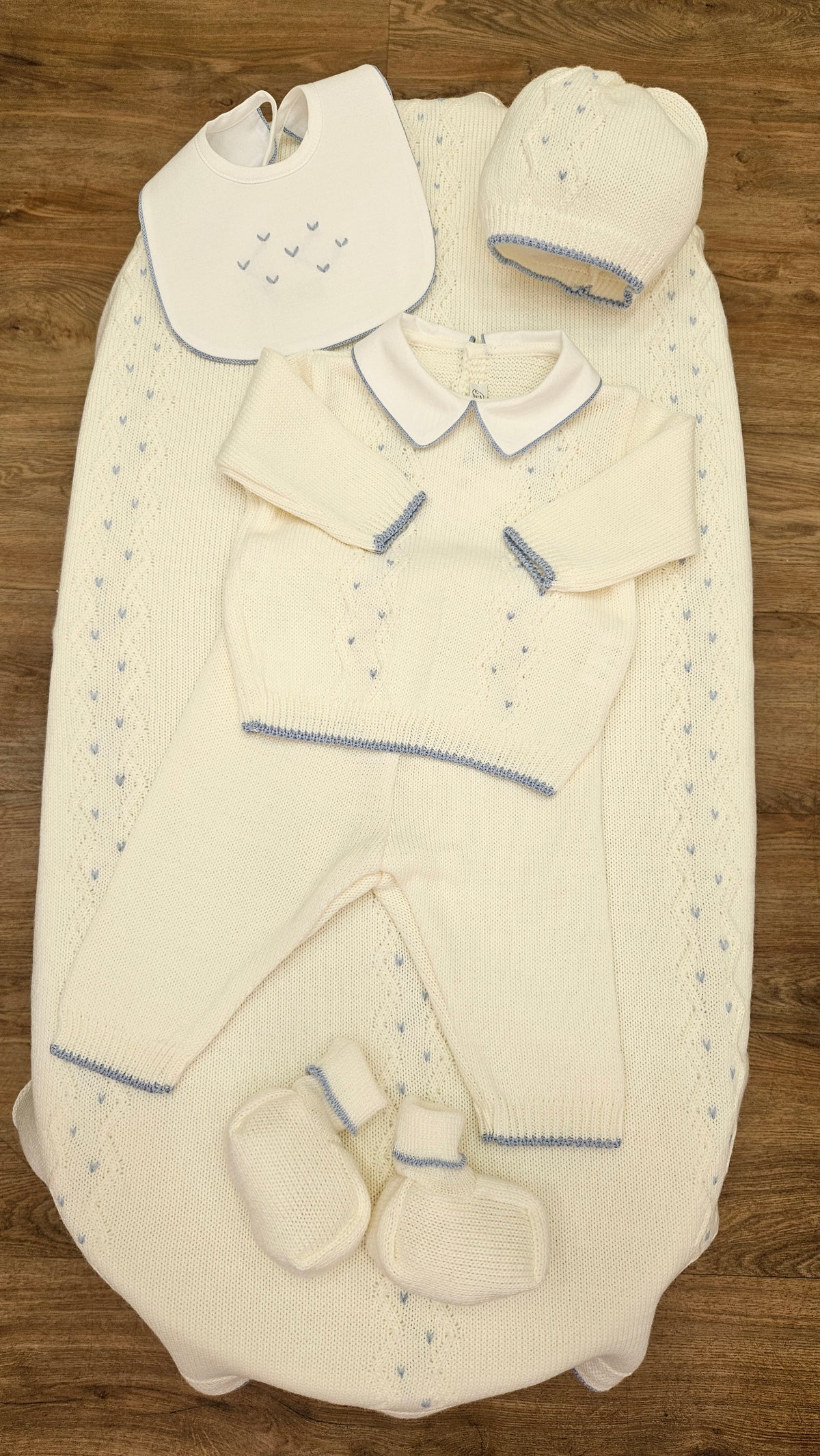 Set Nascita in Lana panna – Golfino e pantaloni, Copertina, Cappellino e Scarpine