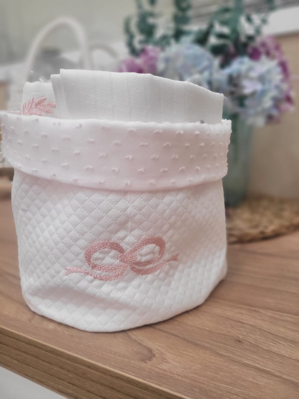 Cestino portatutto neonato rivestito in plumetis