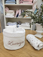 Cestino portatutto neonato rivestito in plumetis