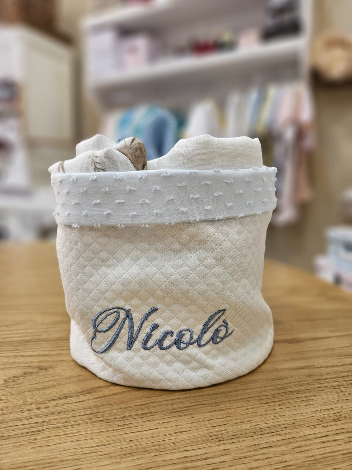 Cestino portatutto neonato rivestito in plumetis