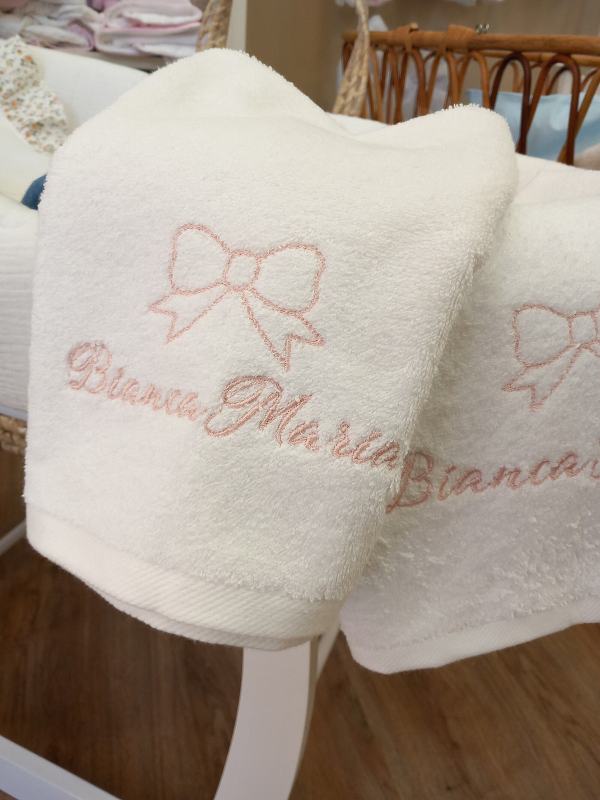 Coppia di asciugamani in spugna di cotone bianca