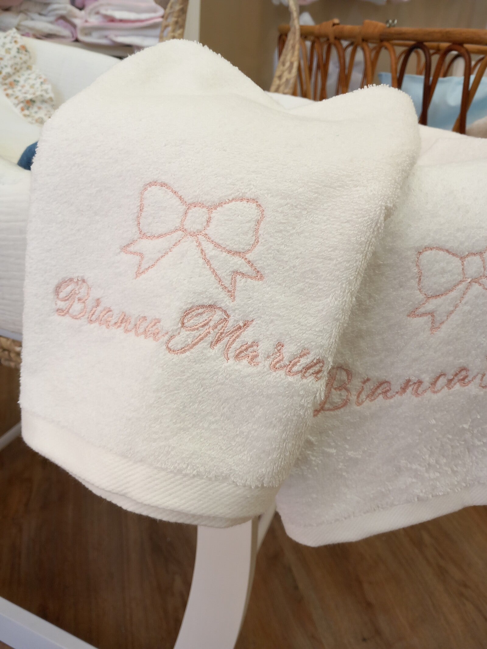 Coppia di asciugamani in spugna di cotone bianca