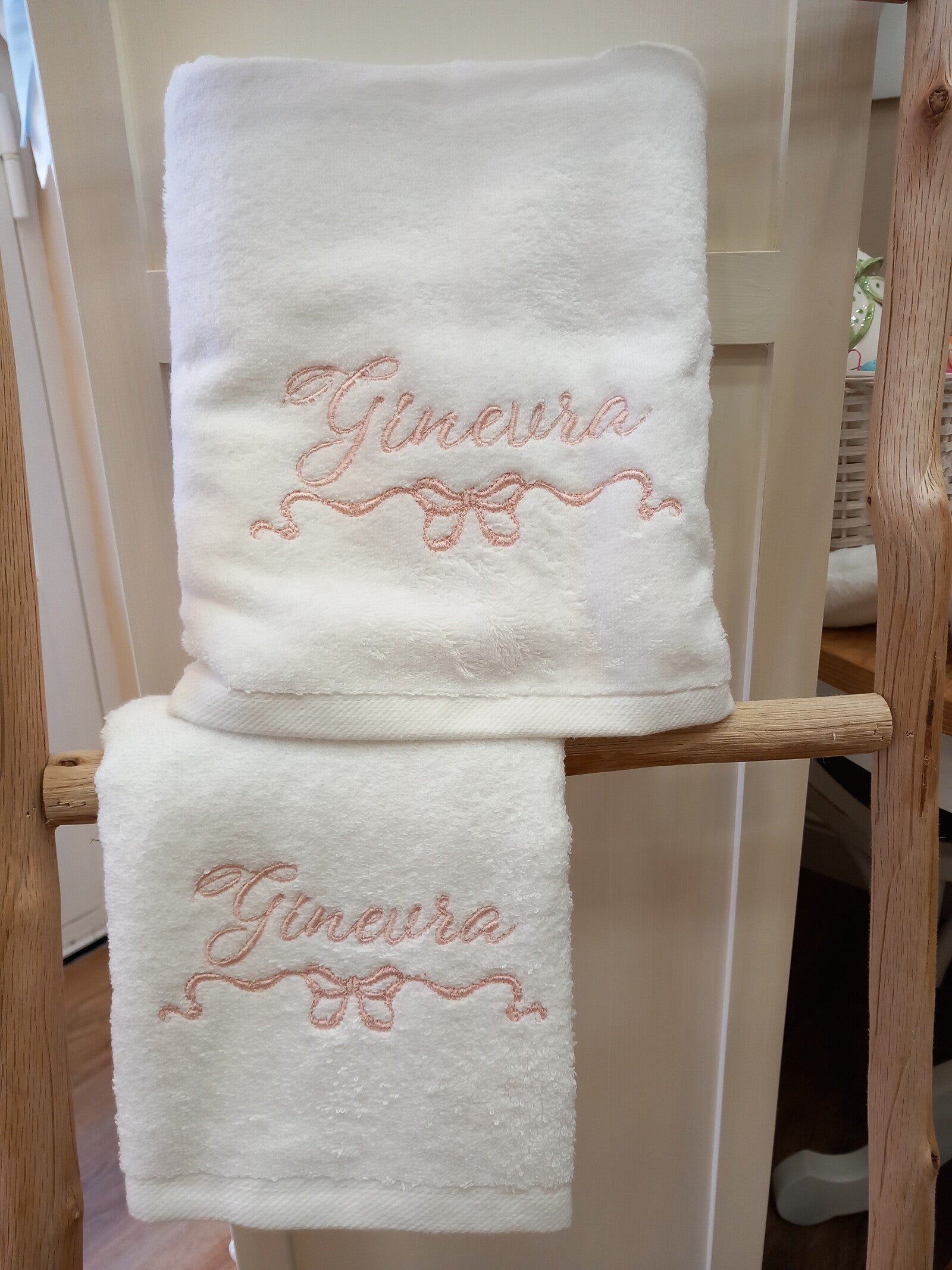 Coppia di asciugamani in spugna di cotone bianca