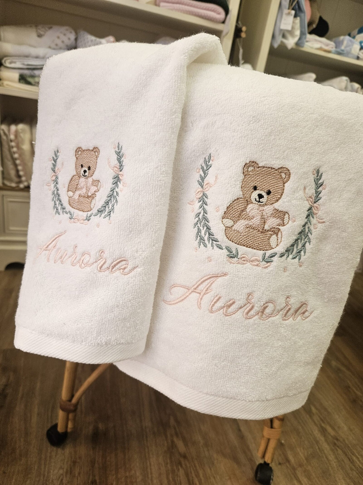 Coppia di asciugamani in spugna di cotone bianca