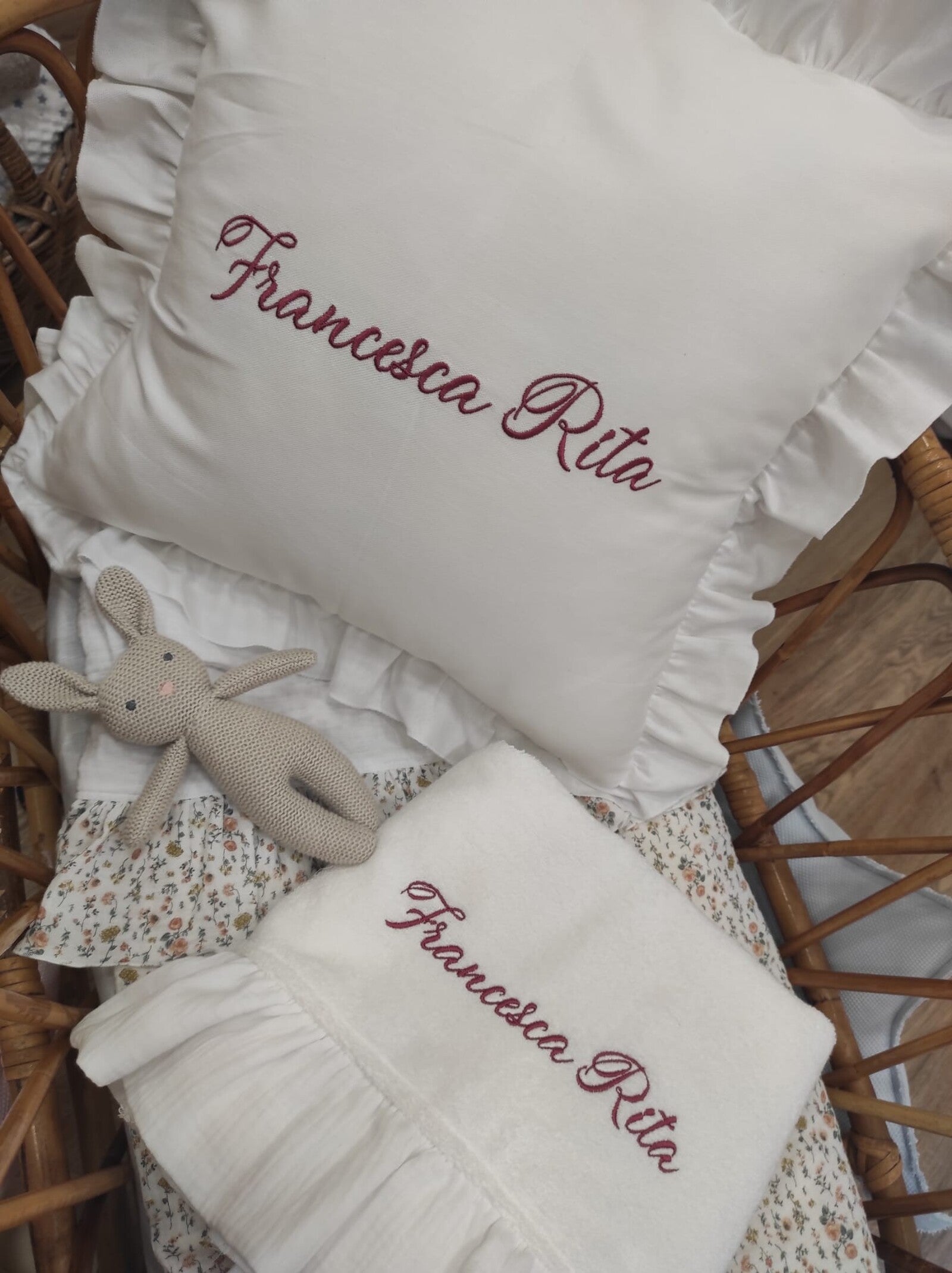 Cuscino con rouche in cotone bianco