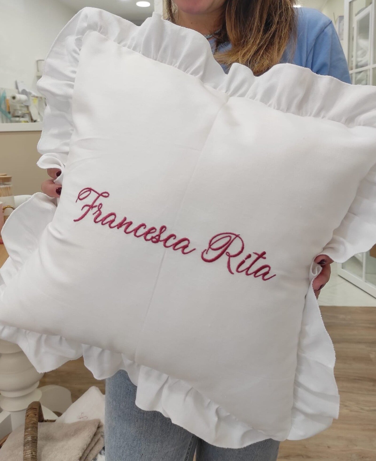 Cuscino con rouche in cotone bianco