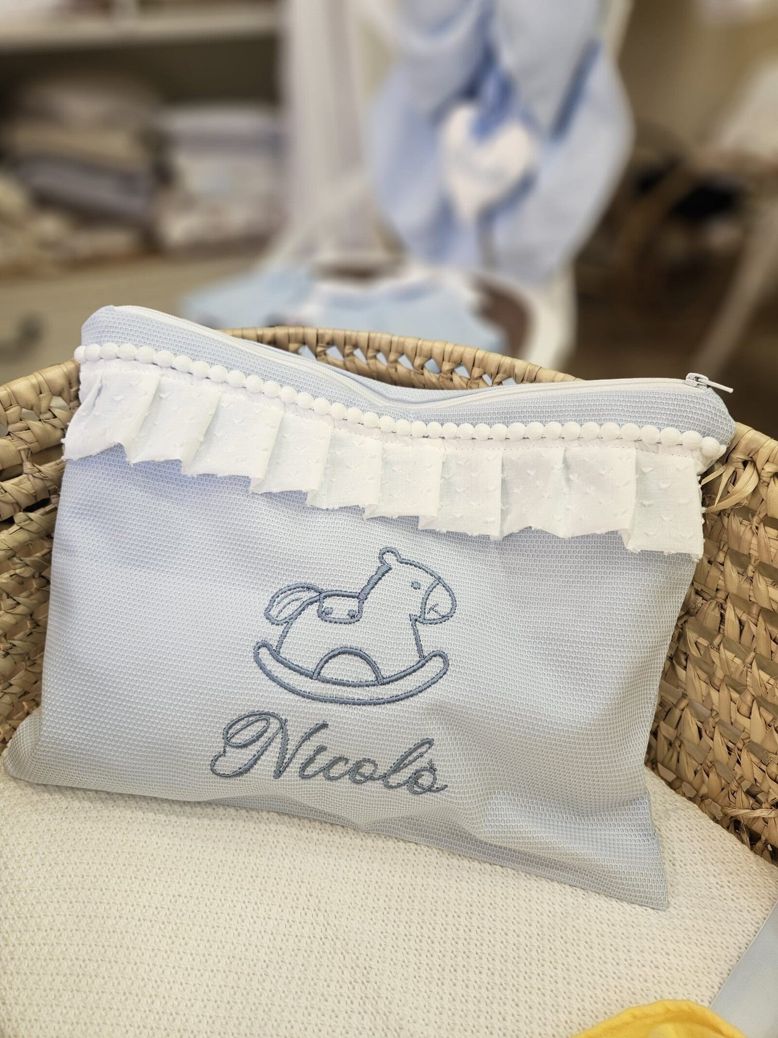 Borsello baby love con rouche in plumetis