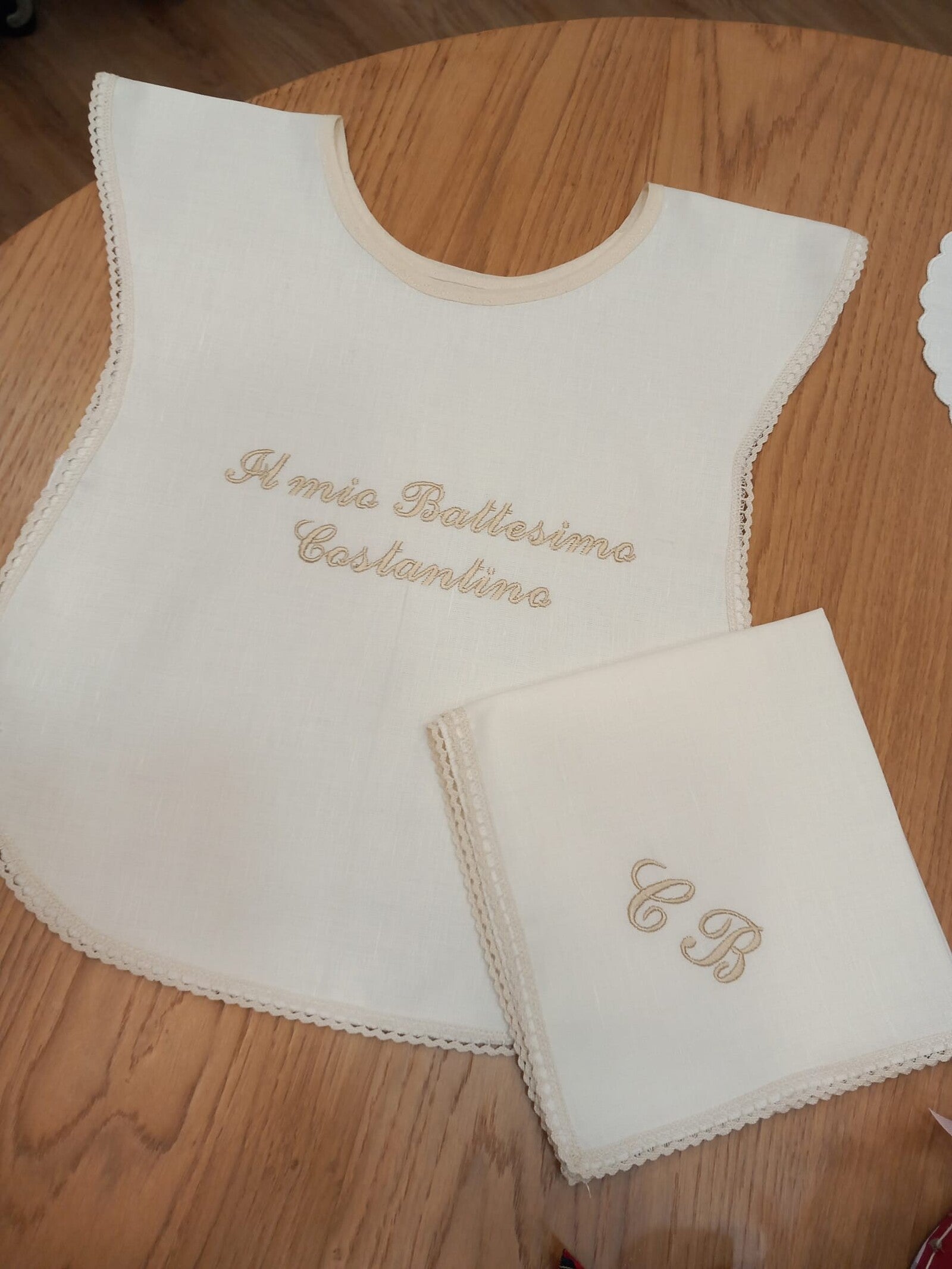 Camicino e fazzoletto battesimale con merlettino