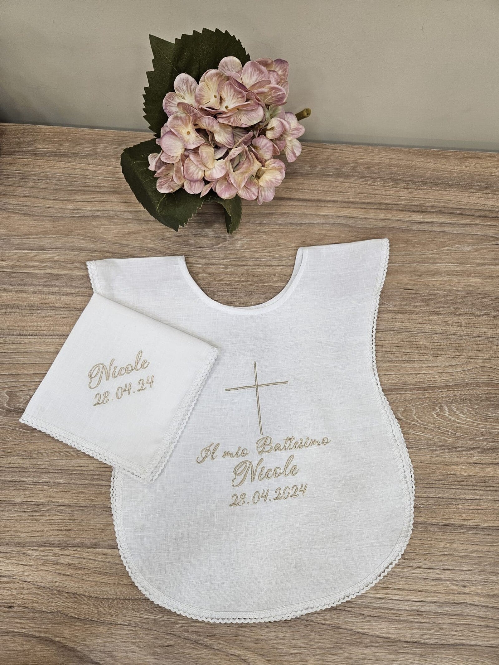 Camicino e fazzoletto battesimale con merlettino