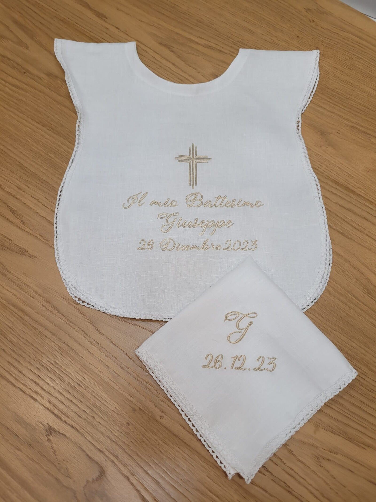 Camicino e fazzoletto battesimale con merlettino
