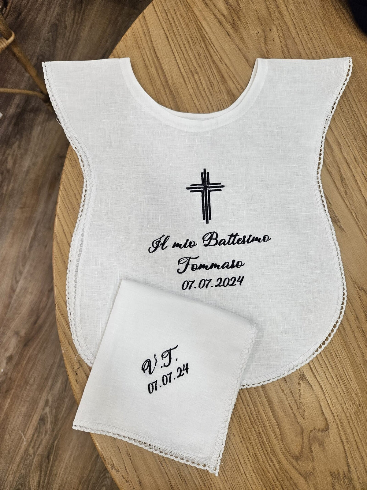 Camicino e fazzoletto battesimale con merlettino