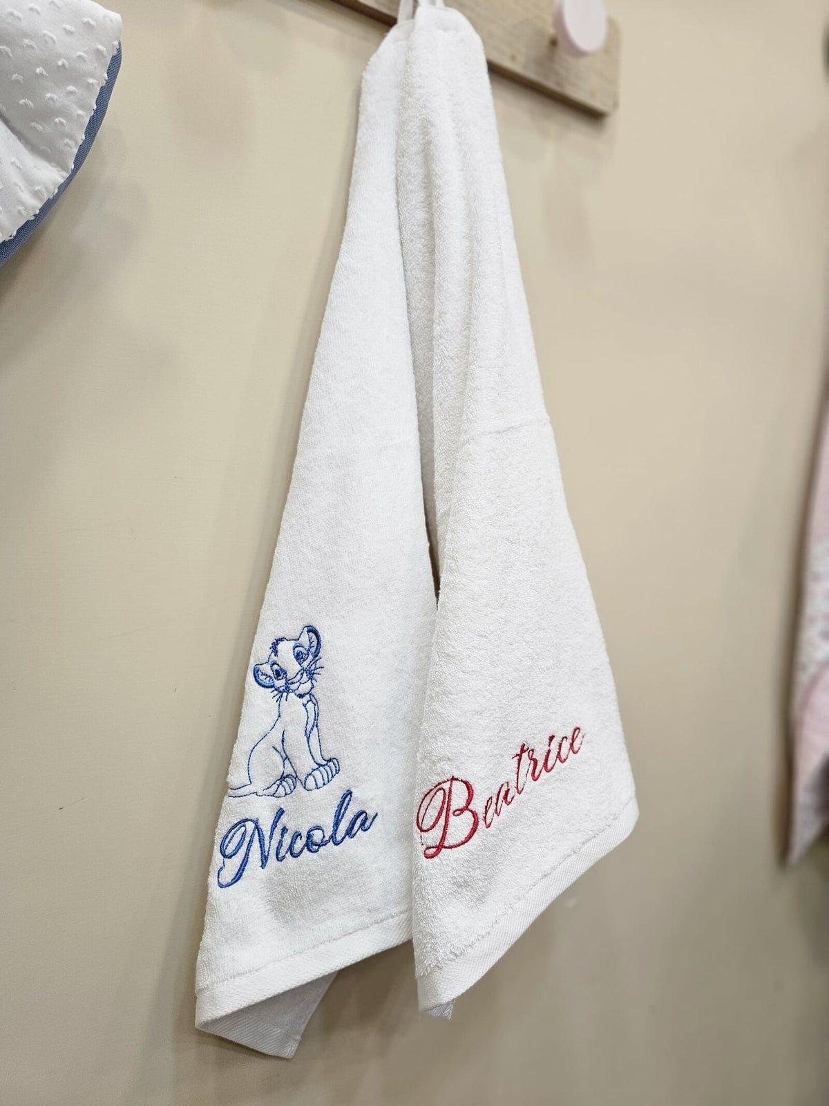 Asciugamanino in spugna personalizzato con il nome