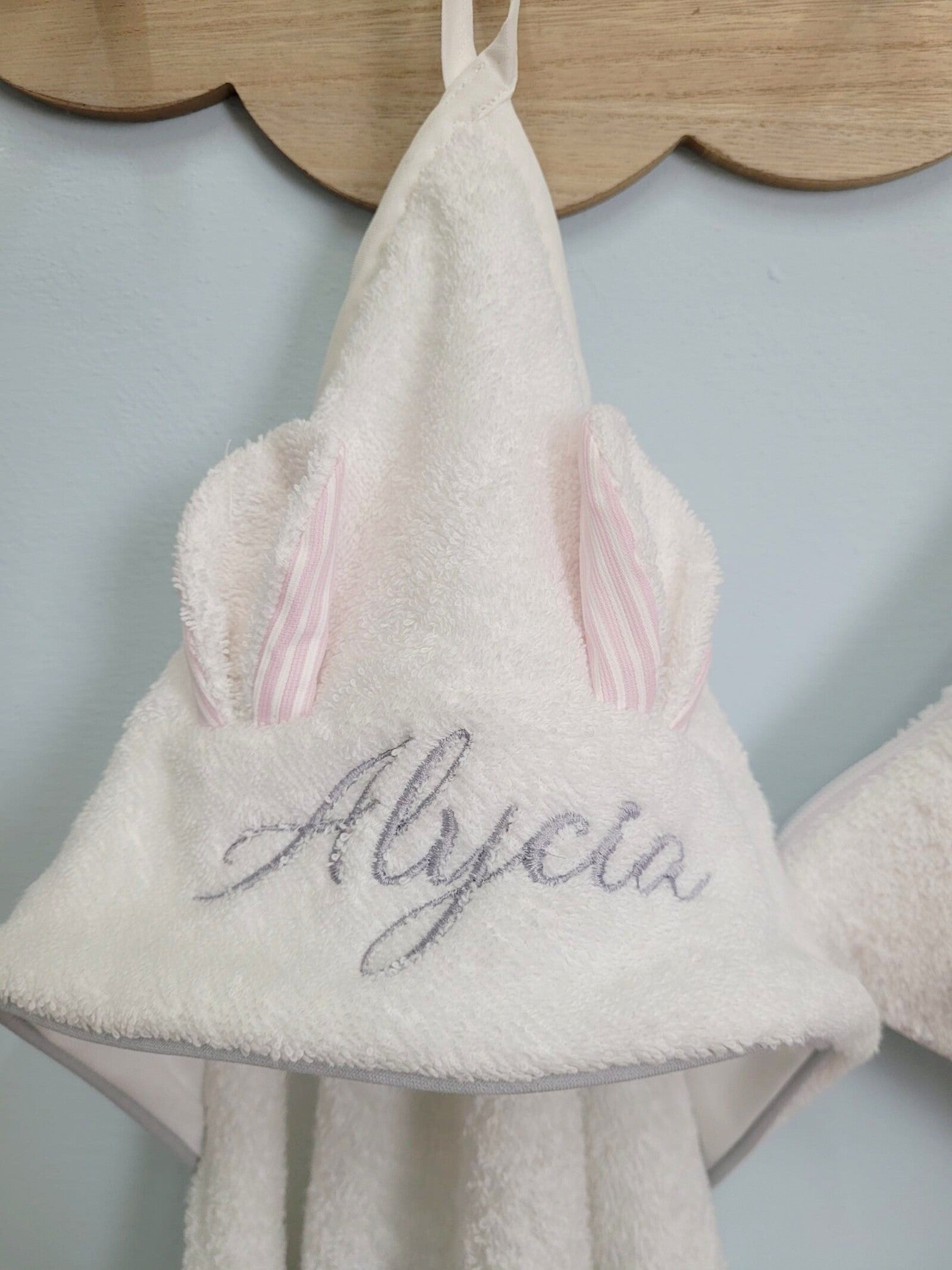 Coordinato da bagnetto in spugna, accappatoio e borsello