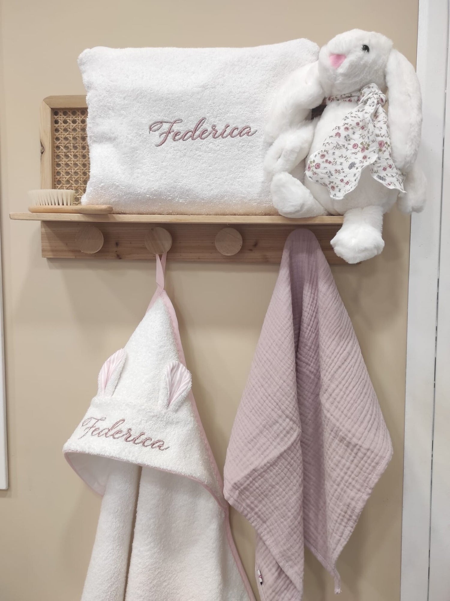 Coordinato da bagnetto in spugna, accappatoio e borsello