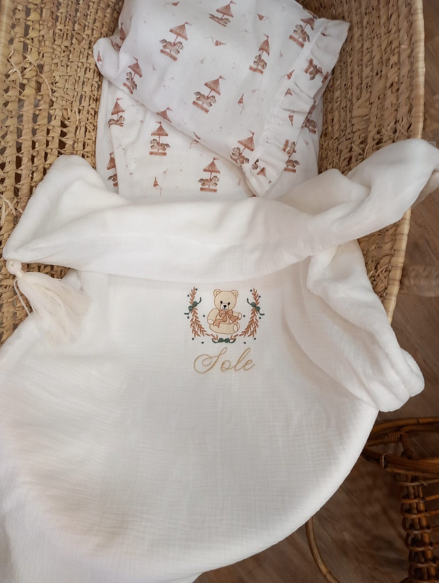 Copertina mussola e pile con nappe in merino