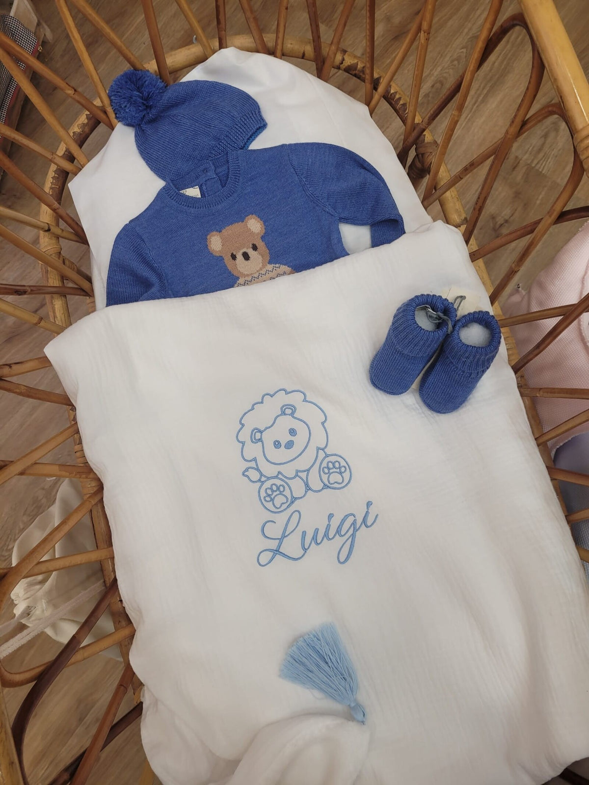 Copertina mussola e pile con nappe in merino