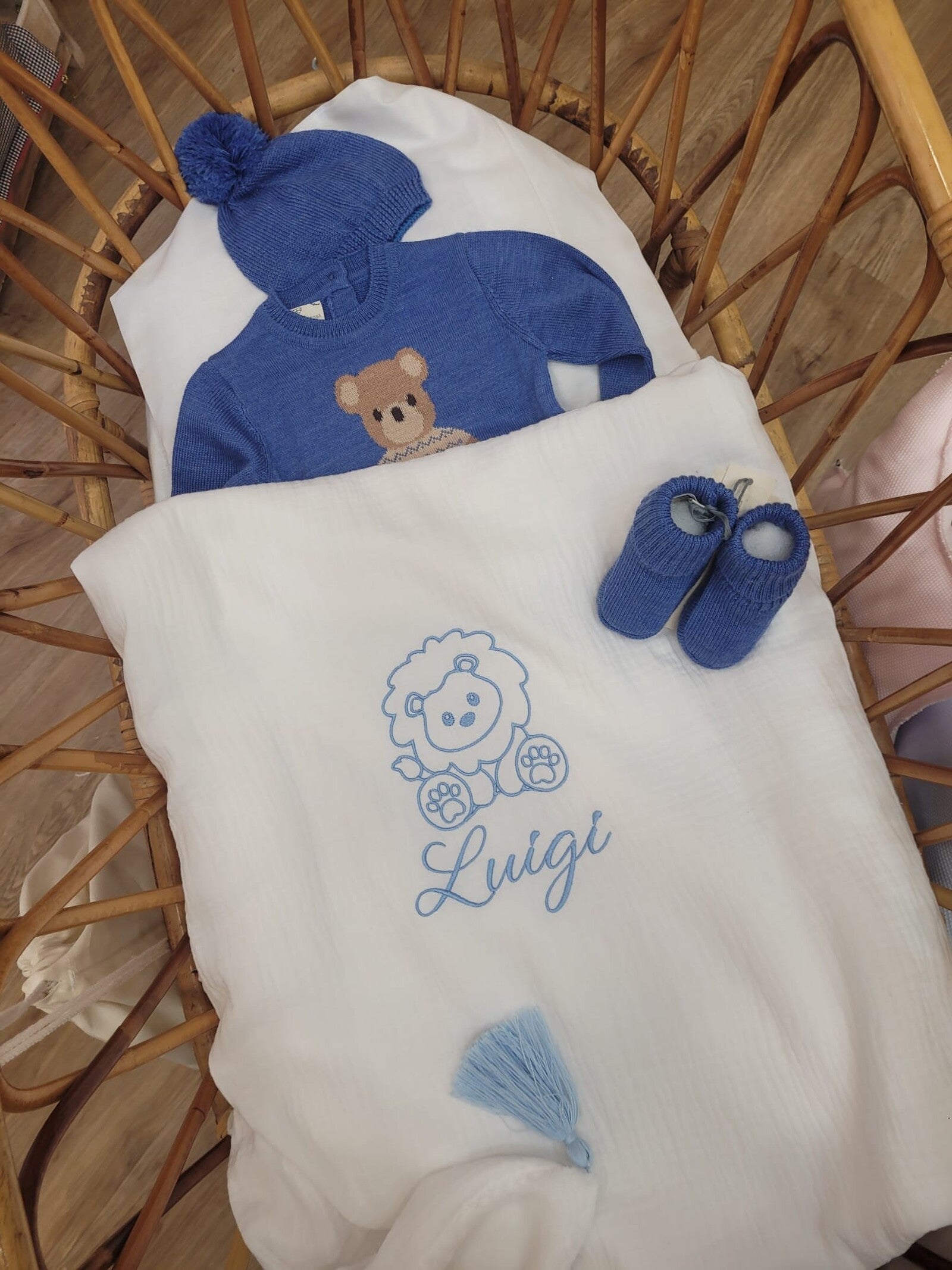 Copertina mussola e pile con nappe in merino