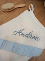 Accappatoio neonato in spugna bianca e rouche in plumetis