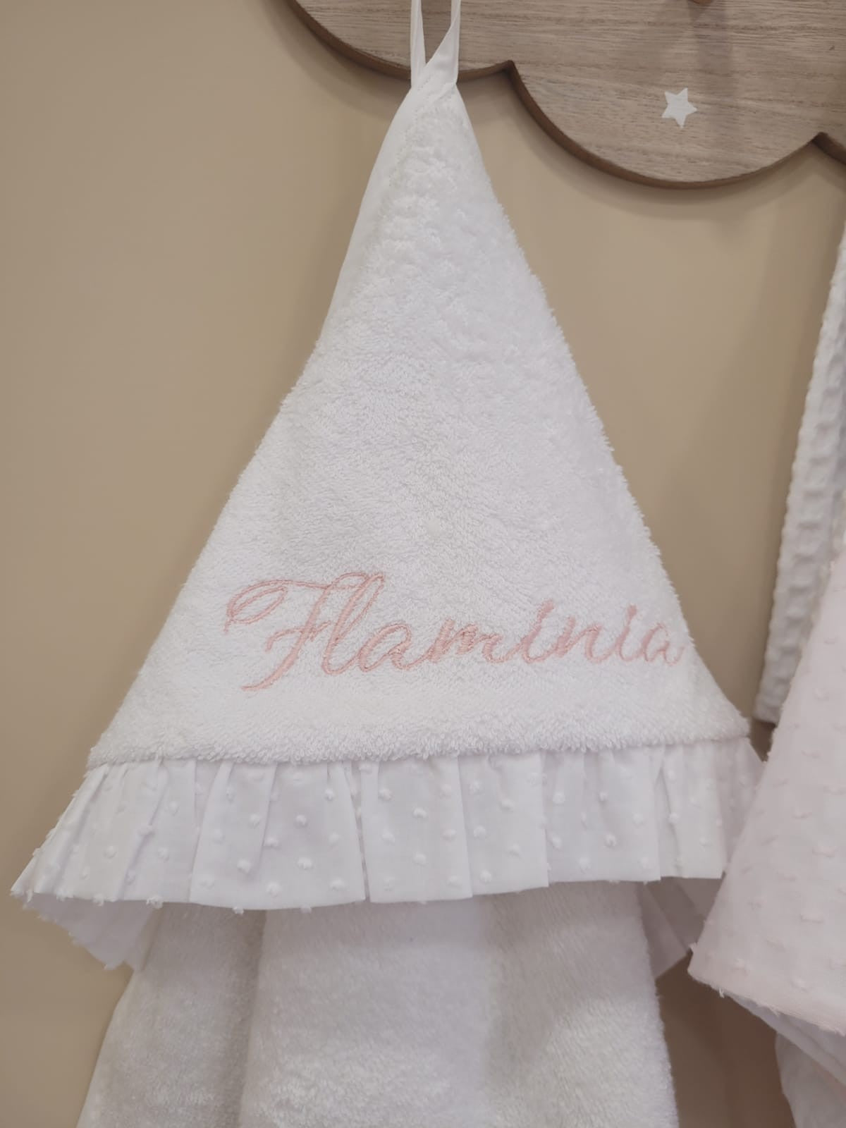 Accappatoio neonato in spugna bianca e rouche in plumetis