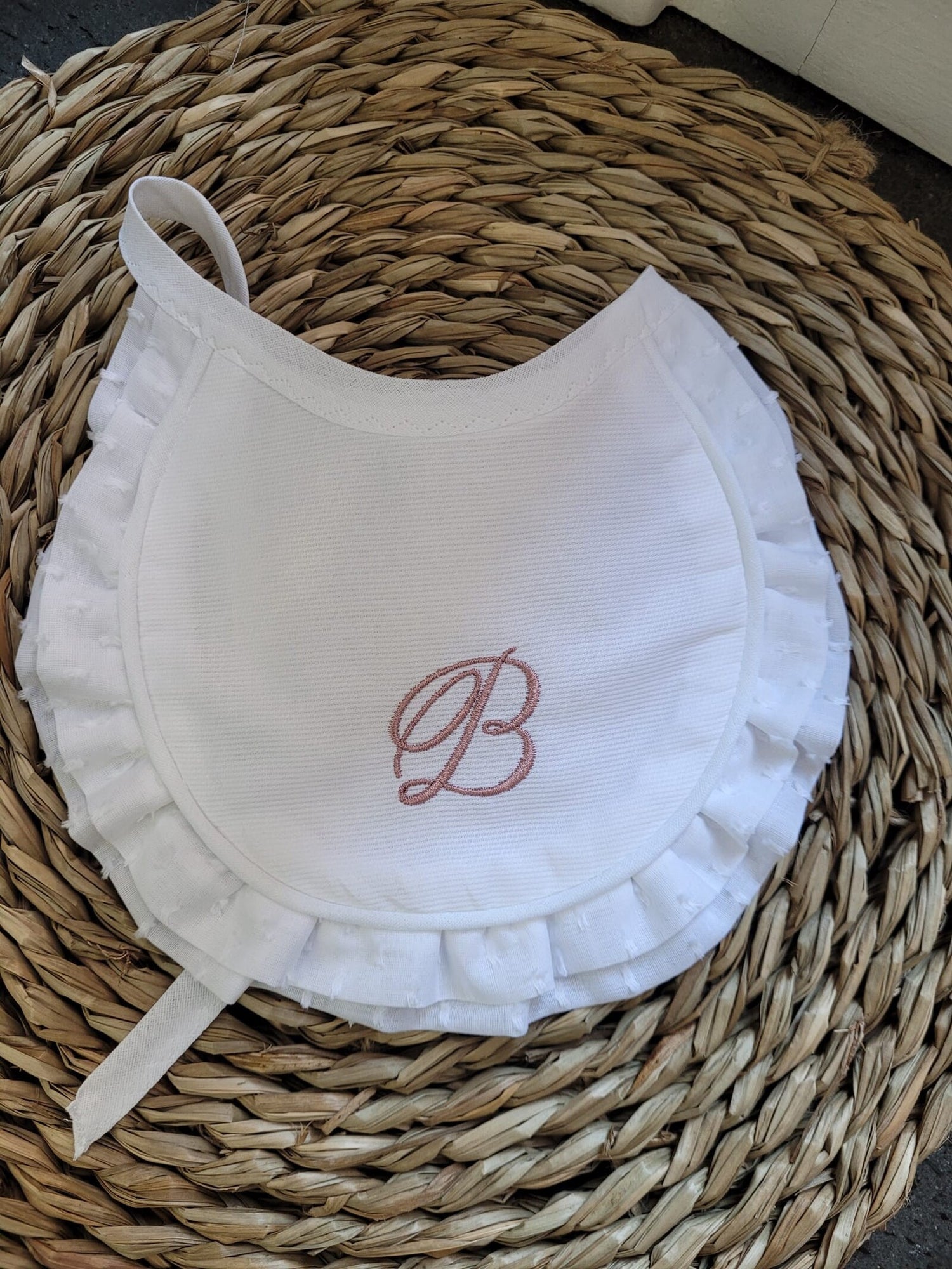 Bavaglino in piquet con rouches in plumetis