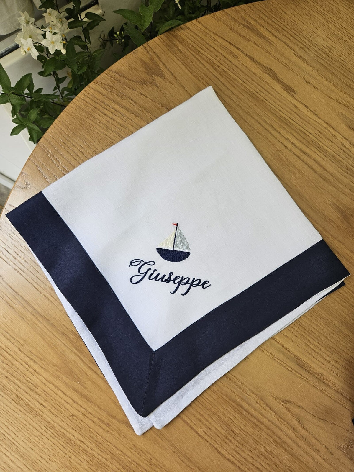 Quadrato Navy in lino bianco