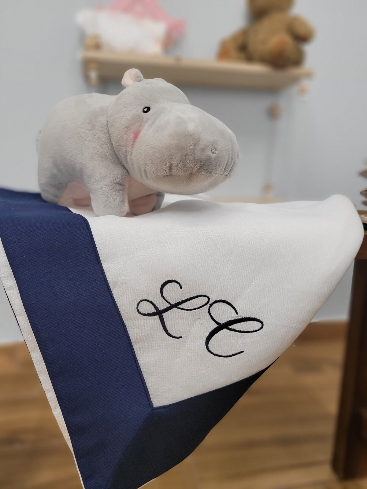 Quadrato Navy in lino bianco