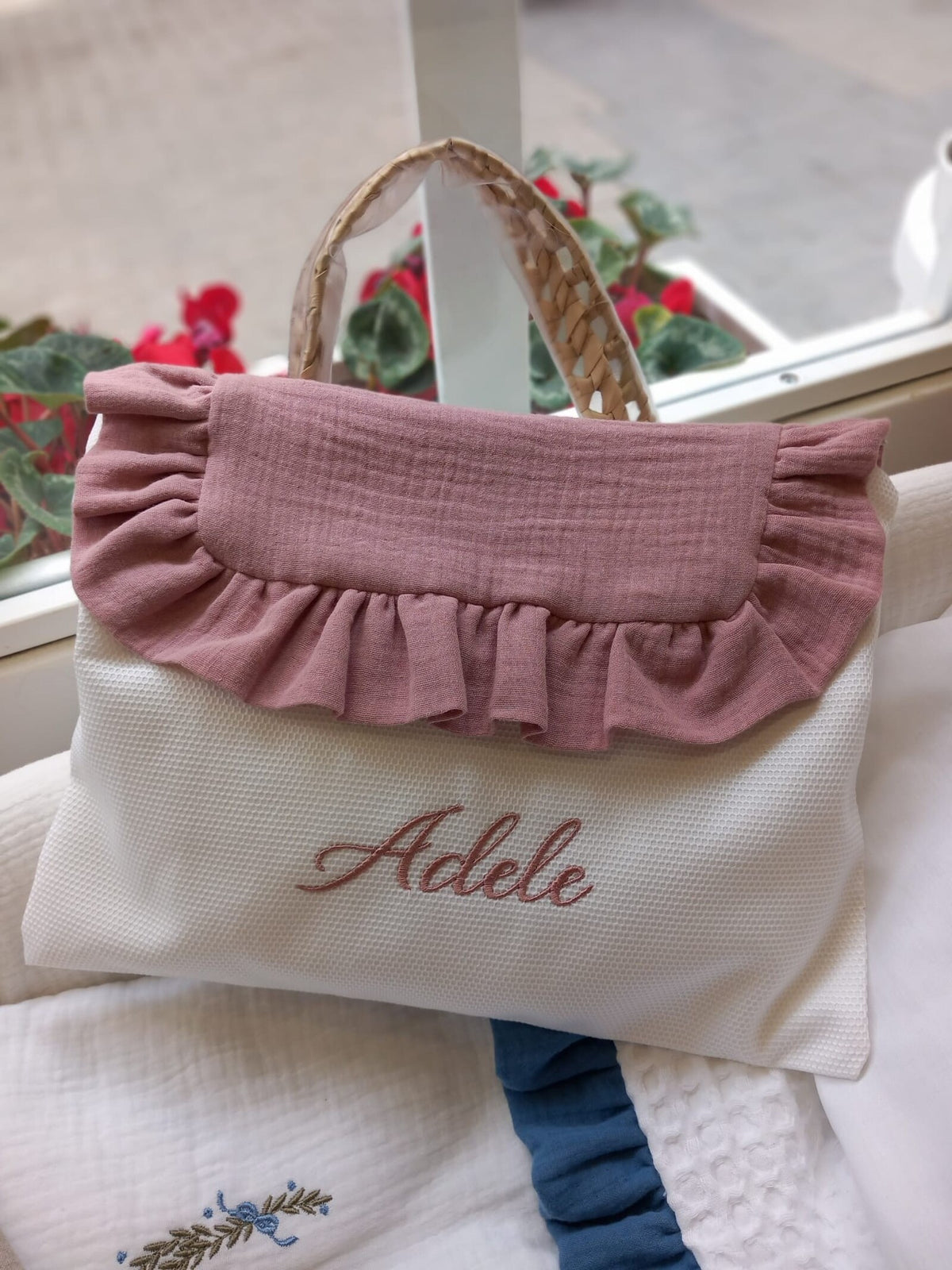 Busta nascita con pattina e rouche in mussola