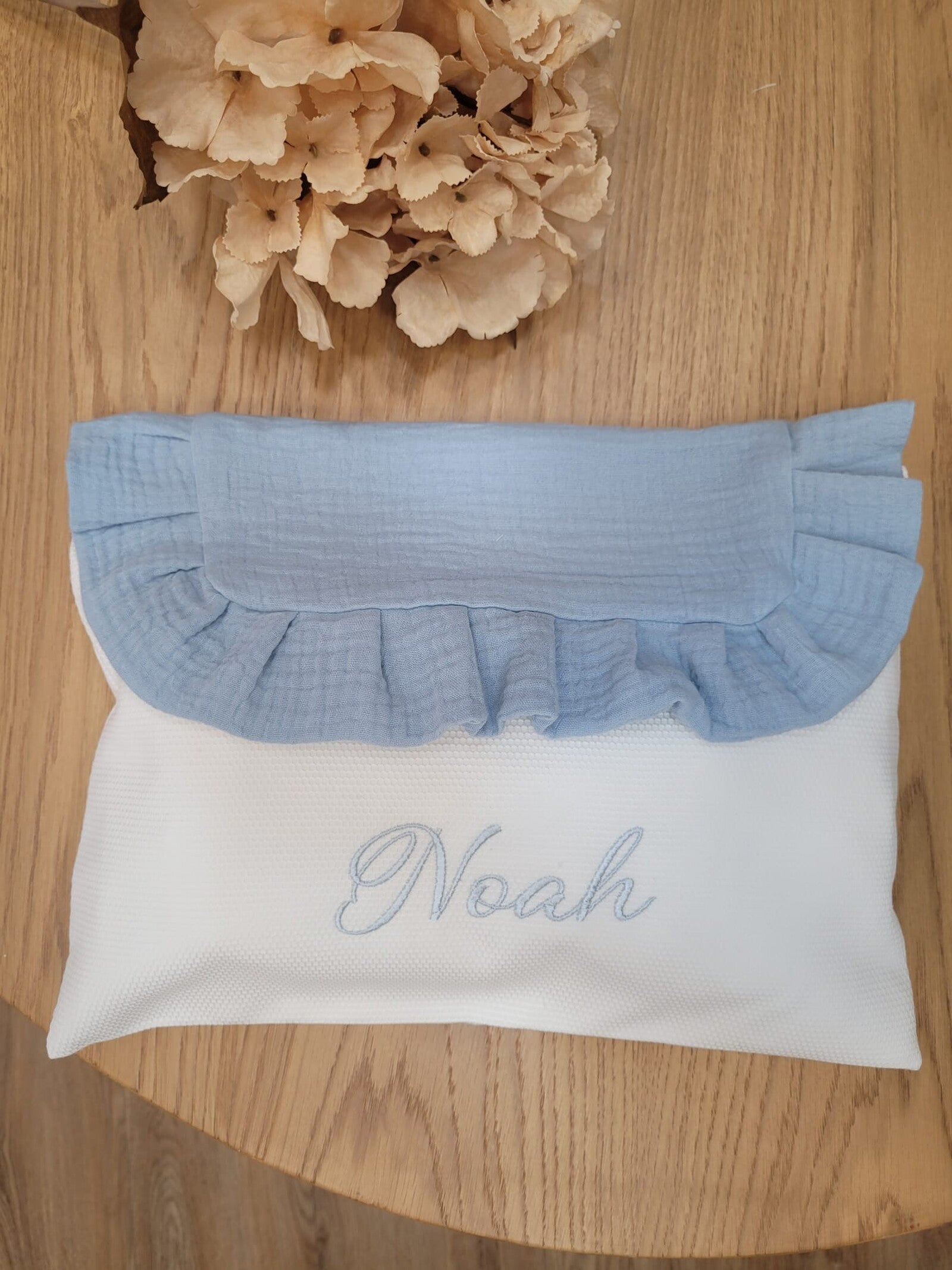 Busta nascita con pattina e rouche in mussola