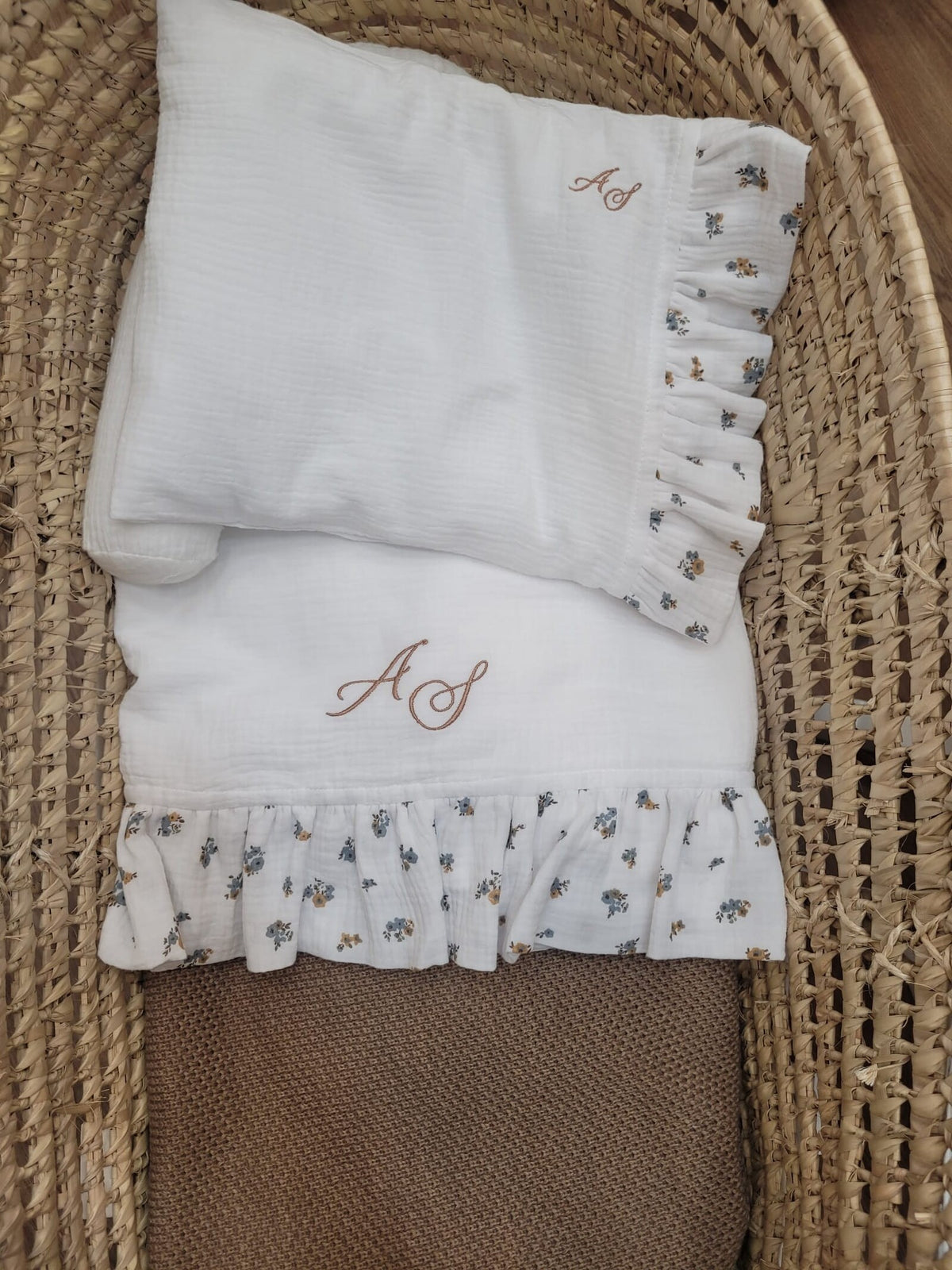 Lenzuolino in mussola con rouche a fantasia