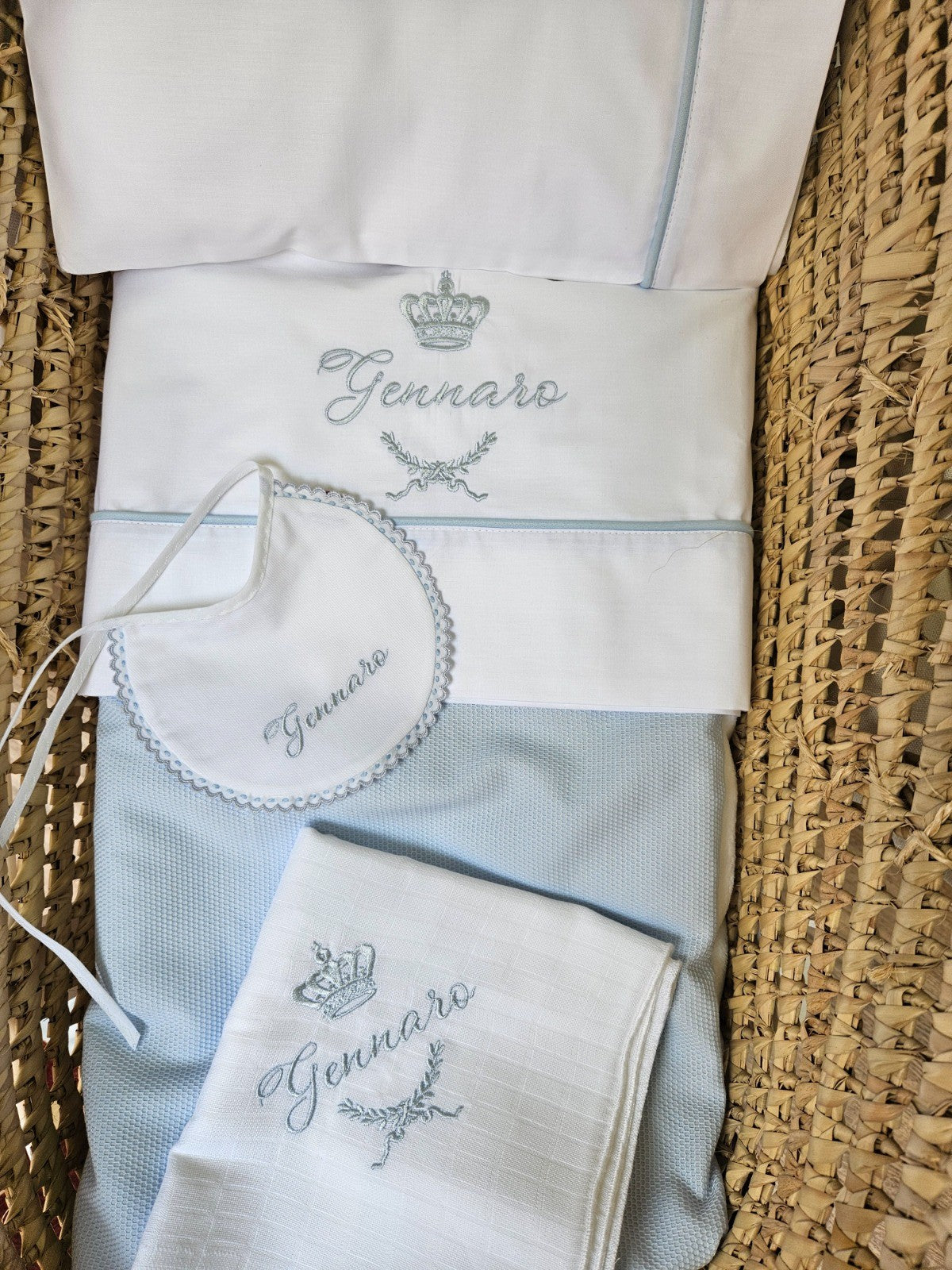 Coordinato nascita in cotone bianco con bavaglino