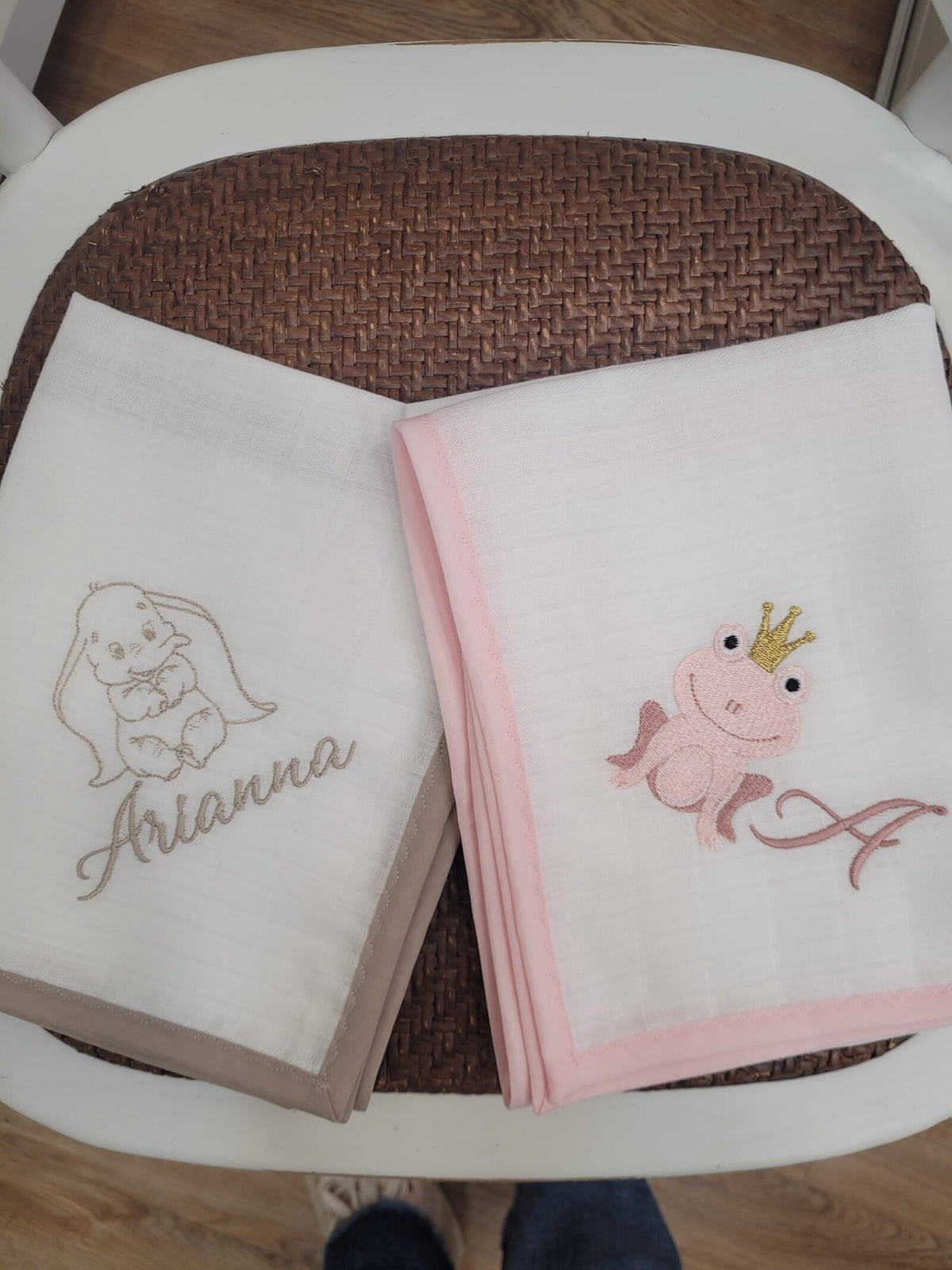 Coppia di quadrati di cotone con profilo colorato