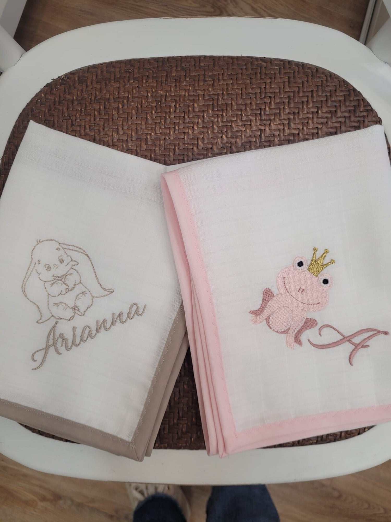 Coppia di quadrati di cotone con profilo colorato