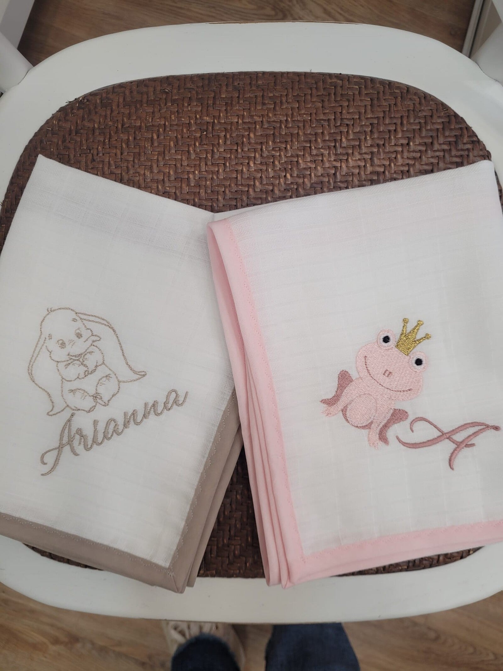 Coppia di quadrati di cotone con profilo colorato