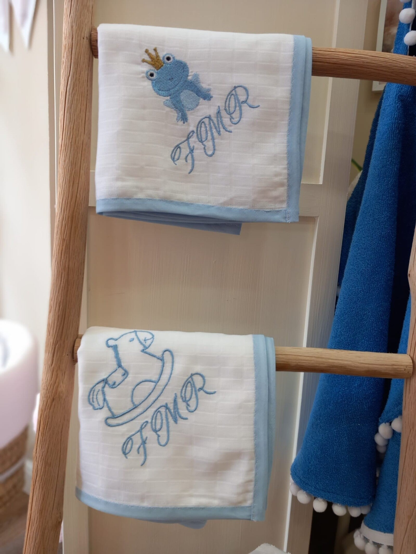 Coppia di quadrati di cotone con profilo colorato