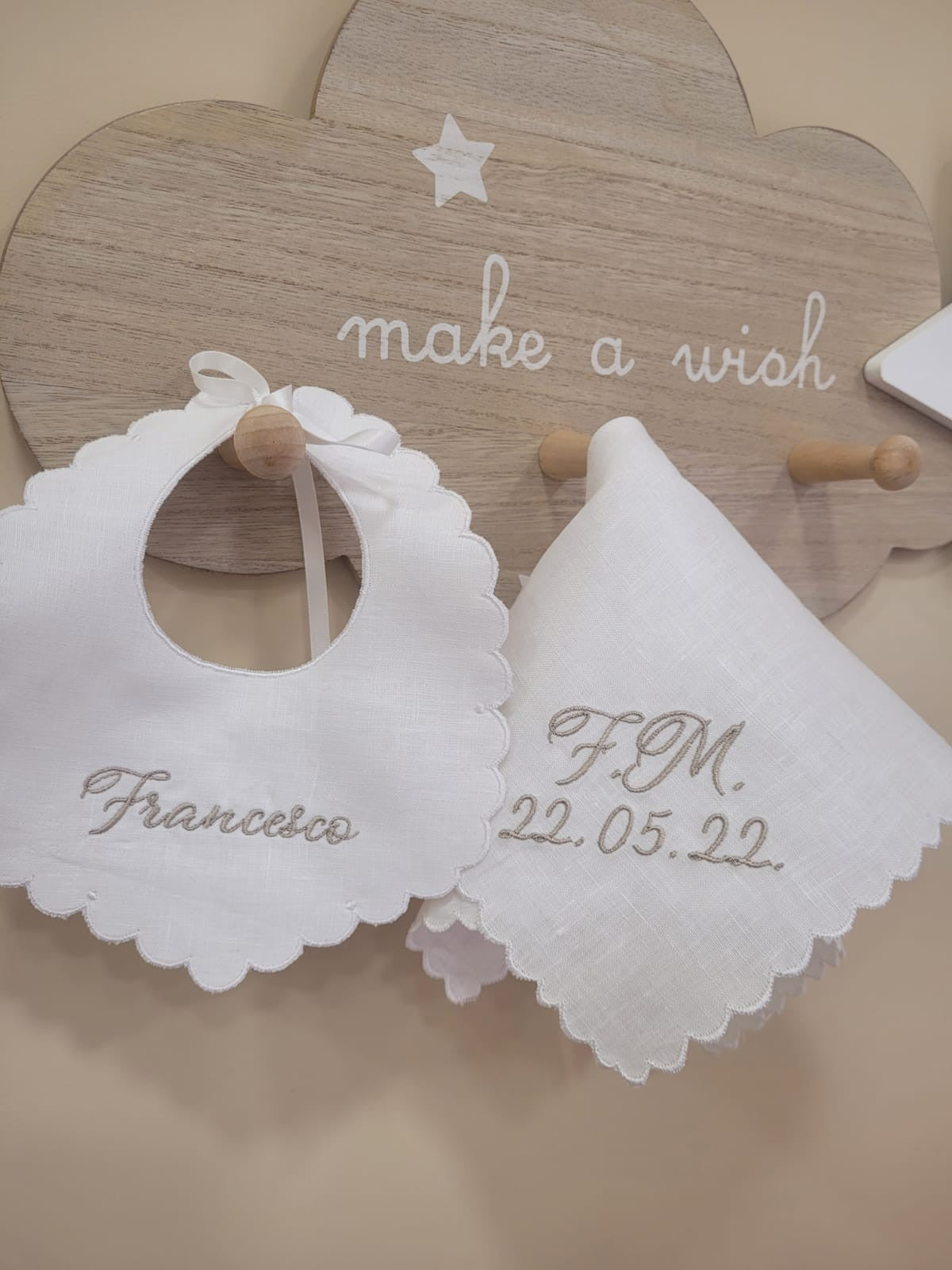 Bavaglino e fazzoletto battesimale con smerlo