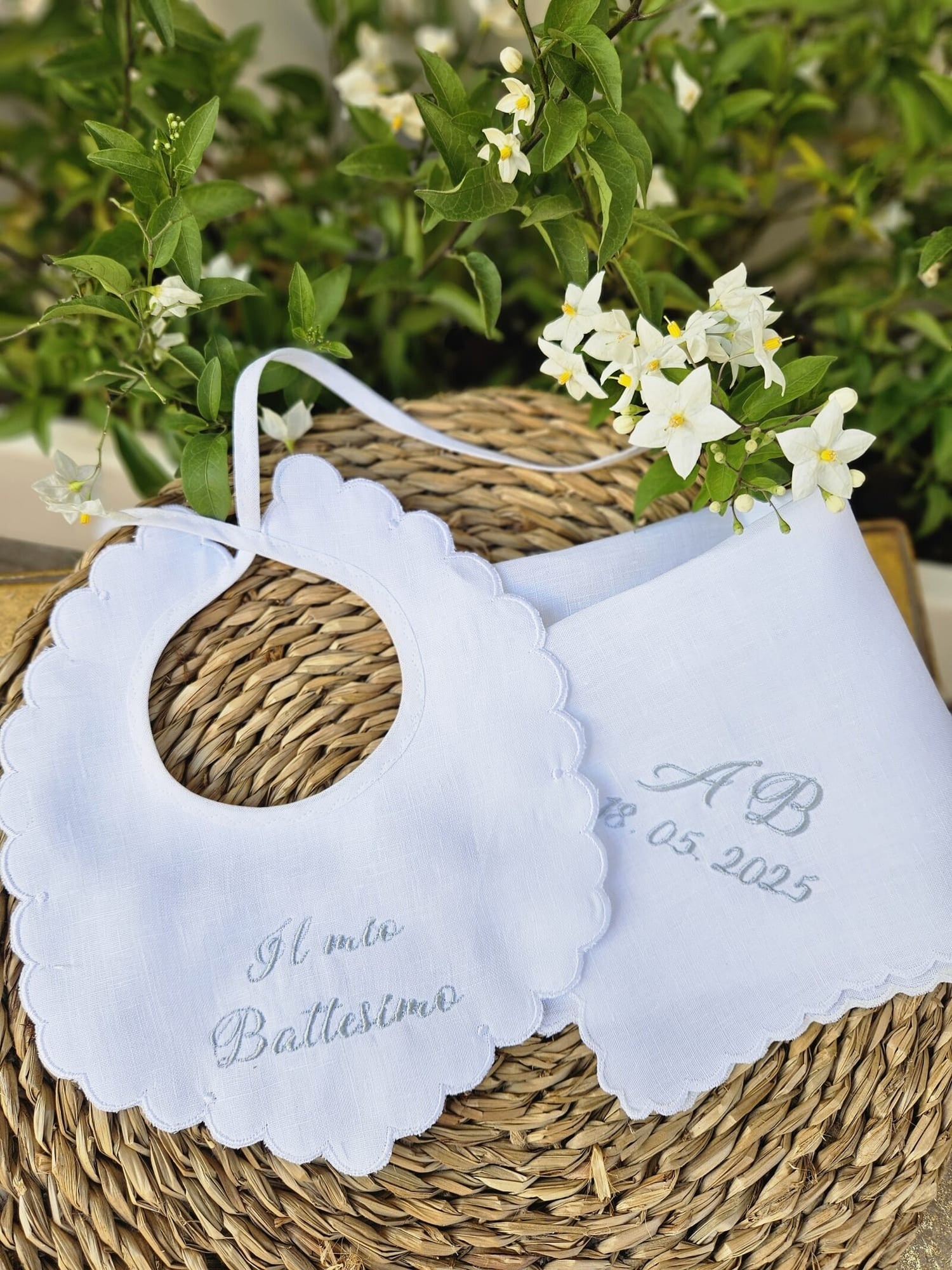 Bavaglino e fazzoletto battesimale con smerlo