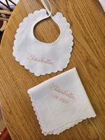 Bavaglino e fazzoletto battesimale con smerlo