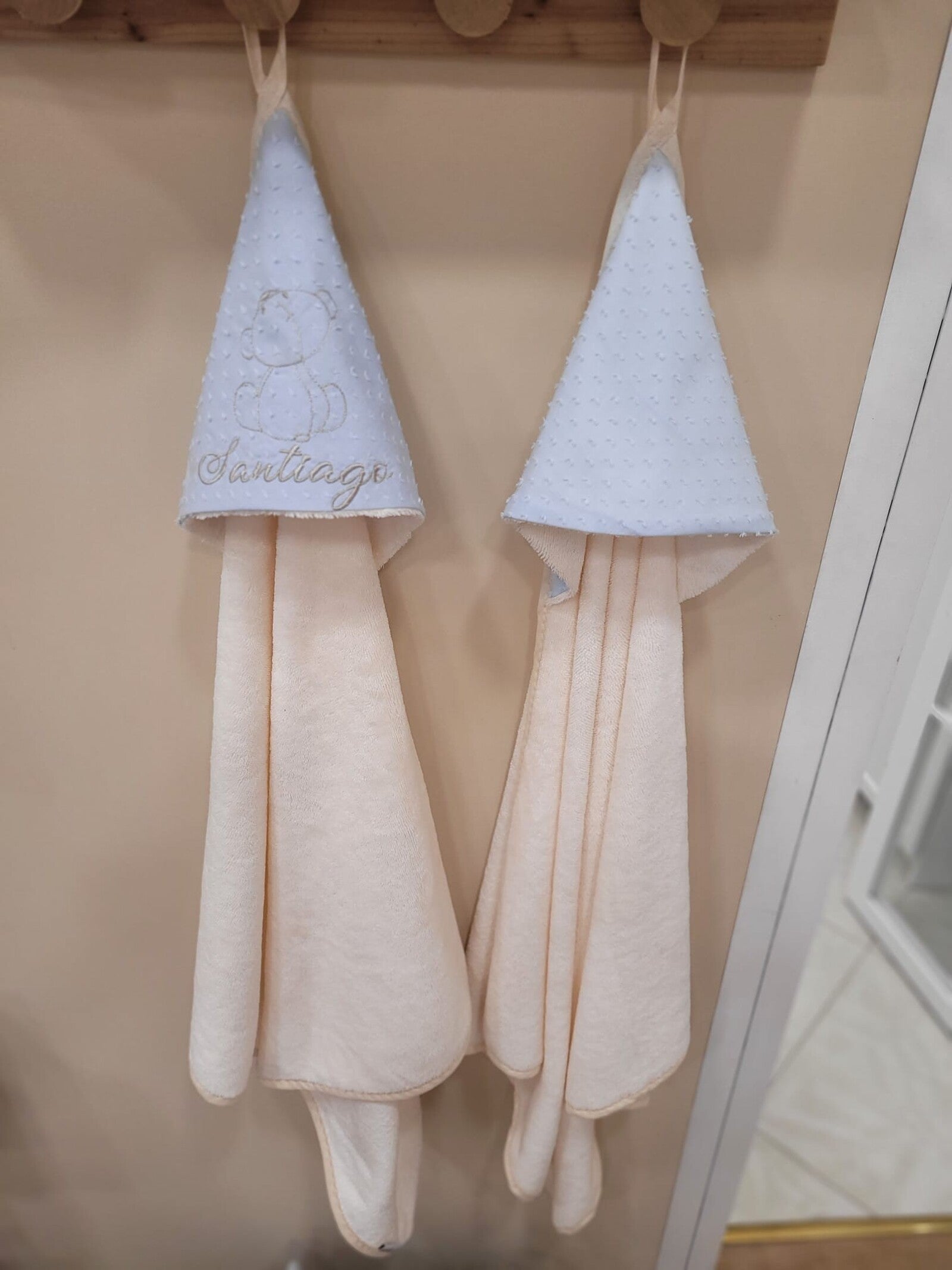 Accappatoio neonato in spugna di bamboo e plumetis