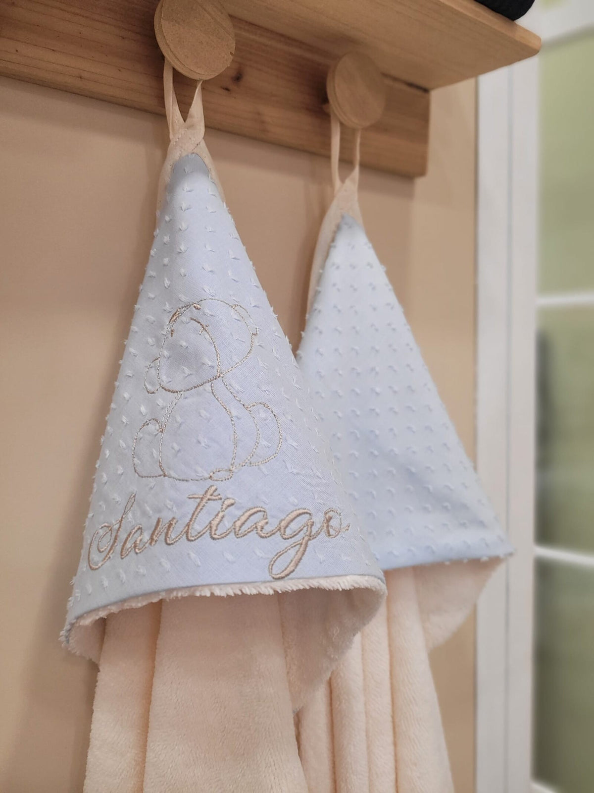 Accappatoio neonato in spugna di bamboo e plumetis