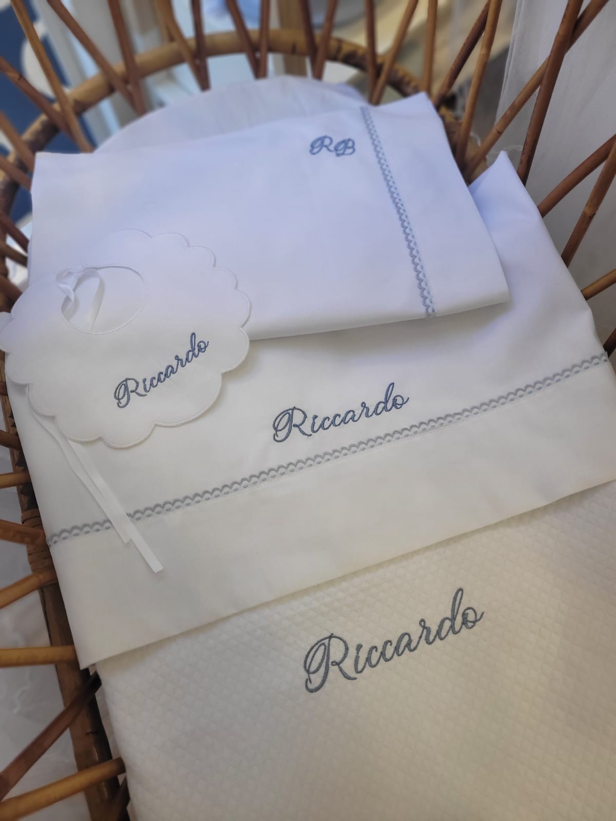 Lenzuolino con merlettino colorato