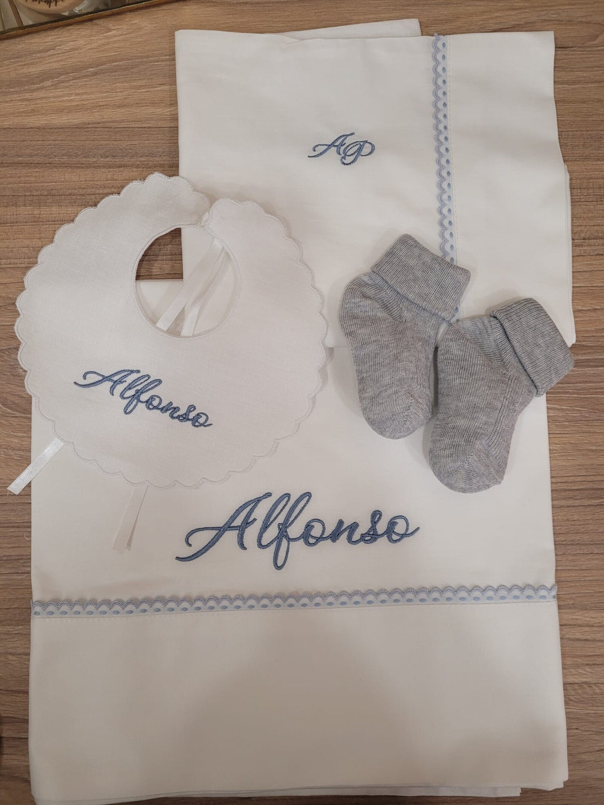 Lenzuolino con merlettino colorato